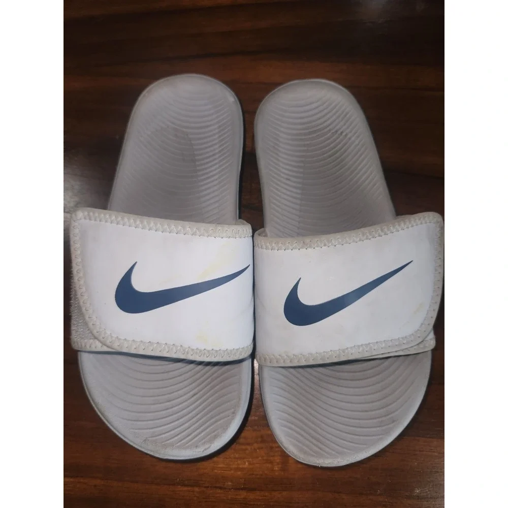 Big Kids' Nike Kawa Adjust Slides Wolf Gray or Cool Grey Kids sz 1. Adjustable